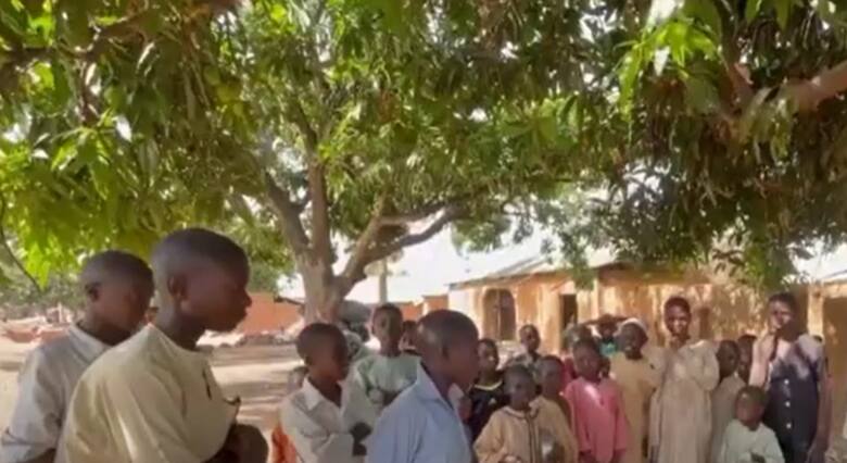 Blisko 300 nigeryjskich uczniów wraca do rodziców