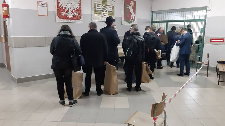 Miejskie biuro do spraw referendum w budynku Państwowych Szkół Budownictwa i Geodezji w Lublinie
