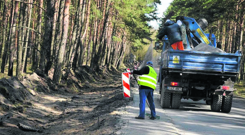 Rozpoczął się kolejny etap remontu drogi między Krosnem Odrzańskim a Bytnicą. Tym razem modernizacja jest przeprowadzana na odcinku 1.800 metrów między Krosnem a Łochowicami.