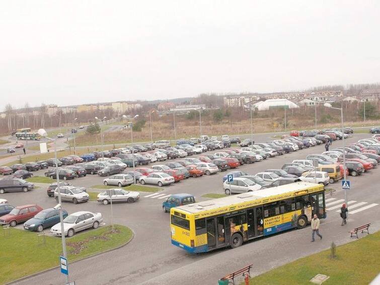 Brakuje miejsc parkingowych przed szpitalem w Słupsku