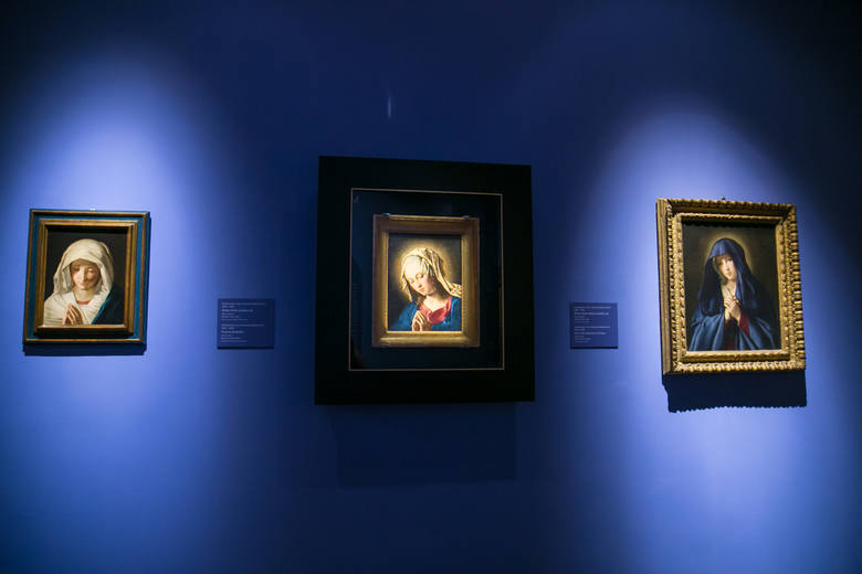 Na wystawie, której kuratorami są prof. Piotr Krasny i prof. Giovanni Morello, zobaczymy w sumie 90 dzieł - rzeźb, grafik, obrazów, a nawet tkanin. Wszystkie łączy jedno - wizerunek Maryi jako Matki Miłosierdzia. 