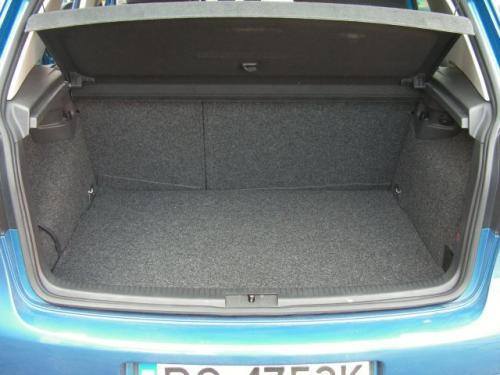 Fot. R.Polit: Bagażnik Golfa ma objętość 350 l ( na zdjęciu), a Fiata – 305 l.