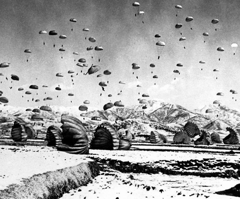 Zimna wojna przybierała czasem formę gorącą. Desant  amerykańskiego 18. pułku komandosów podczas wojny koreańskiej w 1951 roku