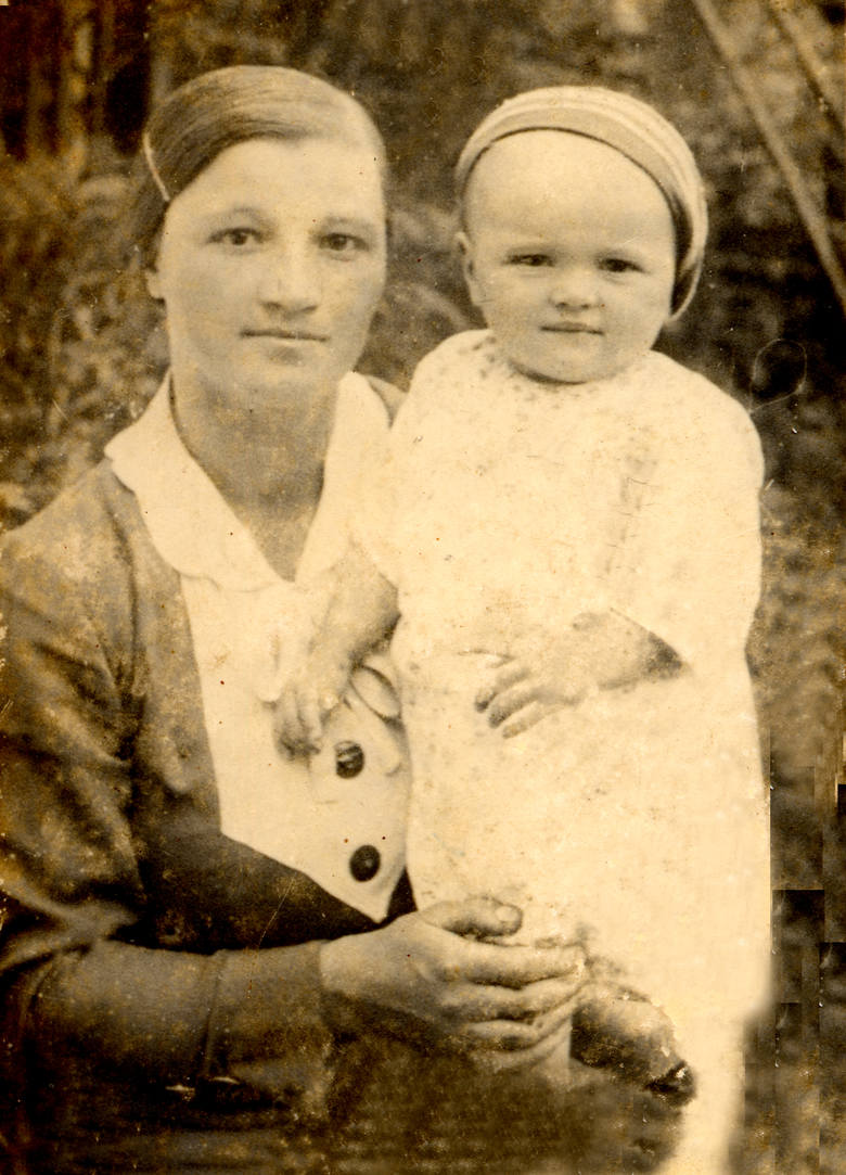 Janina Juniewicz, ofiara zbrodni w Aleksandrówce, z córką Anielką, matką Waldemara Kowalskiego