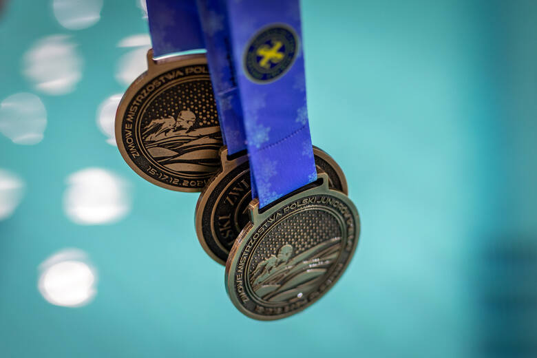 Dla Bartosza Lotera mistrzostwa Polski 18-latków na krótkim basenie 2023 w Olsztynie były bardzo udane. Zdobył w nich trzy złote medale