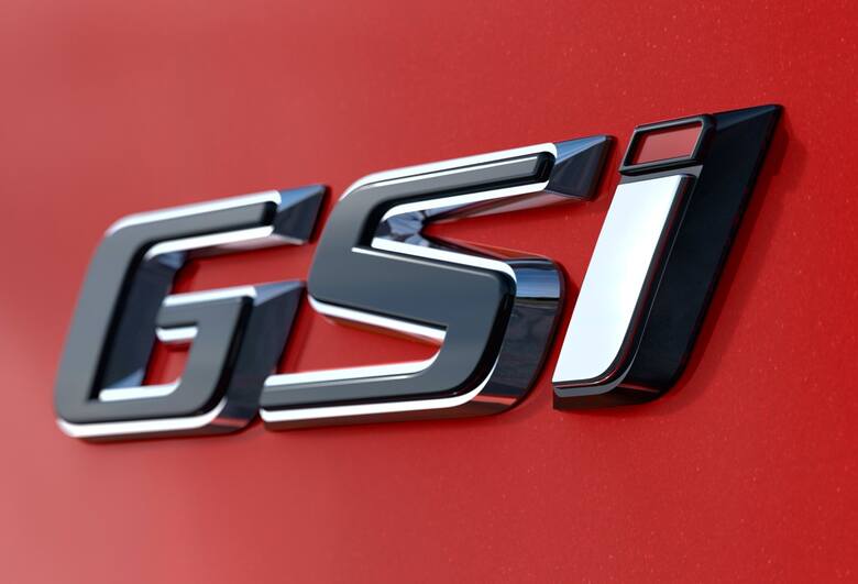 Opel Insignia GSiOpel Insignia GSi jest limuzyną dla klientów oczekujących czegoś specjalnego. Samochód skonstruowany z myślą o kierowcy - ma dostarczać