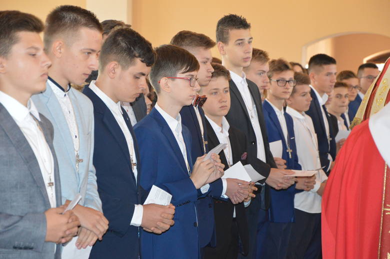 Bierzmowanie młodzieży z parafii Chrystusa Dobrego Pastrzerza w Łowiczu [ZDJĘCIA]