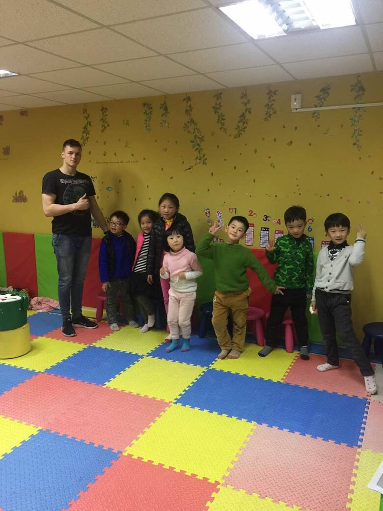 Lekcje z dzieciakami z Chin.