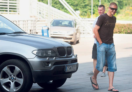 Marcin Adamski jest dumny ze swojego pojazdu.
