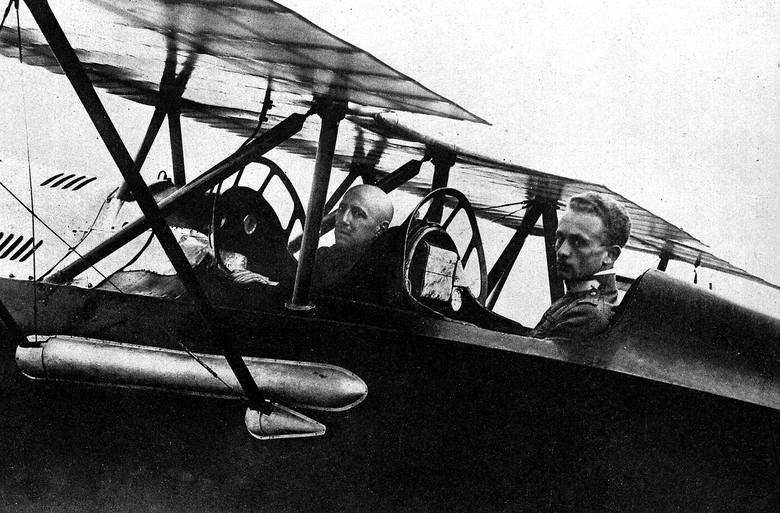 Gabrielle D'Annunzio iz kapitan Palli w samolocie w czasie I wojy światowej