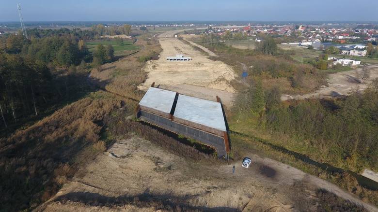 Tak wyglądał w grudniu 2019 roku plac budowy odcinka S5 Szubin Północ - Bydgoszcz Błonie. W czerwcu został opuszczony przez dotychczasowych wykonawców, włoską firmę Impresa Pizzarotti. Zaawansowanie prac to obecnie 39 proc.<br /> <br /> <strong>Przejdź do następnego zdjęcia ------></strong>