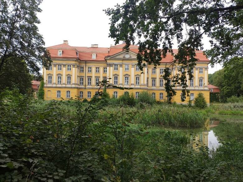 Na razie nie ma możliwości wejścia do pałacu, który w takim kształcie został wybudowany przez Joachima Zygmunat von Zieglera-Klipphausena. Pałac posiada