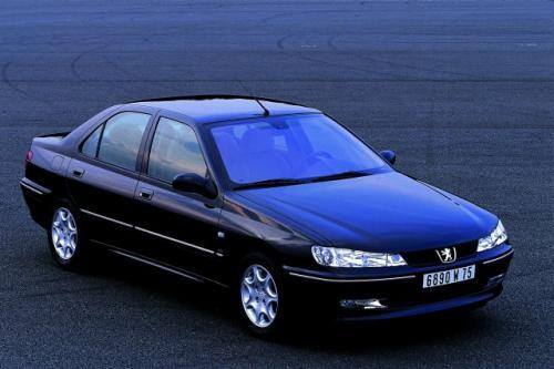 Fot. Peugeot: Wersja po face liftingu przeprowadzonym wiosna 1999 r. Największe różnice dotyczą stylizacji przedniej części pojazdu.