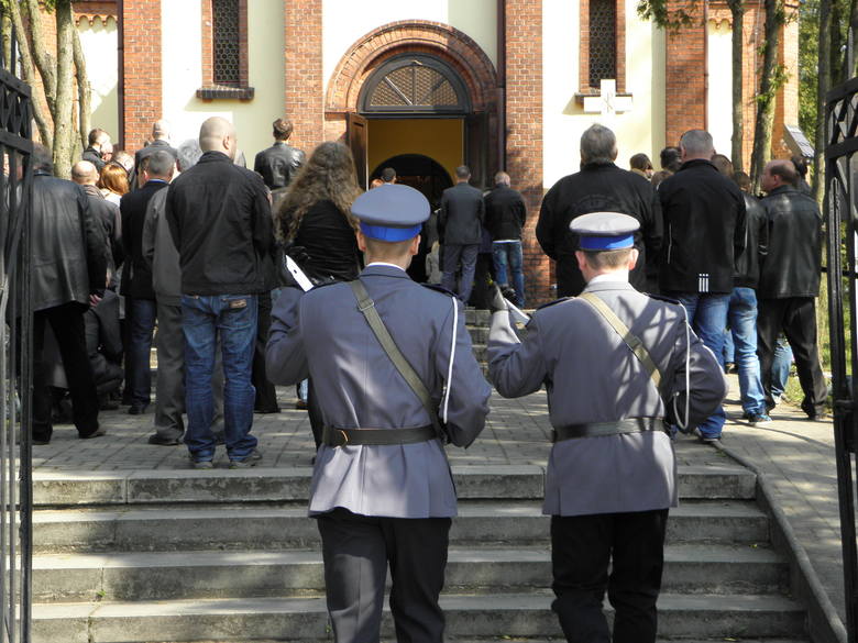 W Rudach odbył sie pogrzeb policjantki  40-letnią Ewę M. i jej 1,5-rocznego synka Kubusia, którzy zginęli od ran postrzałowych 2 kwietnia w Kuźni Raciborskiej.