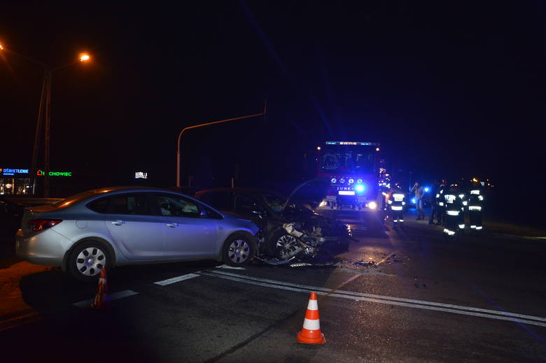 Wypadek na skrzyżowaniu DK 14 z ul. Piaskową w Łowiczu [ZDJĘCIA]