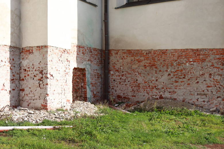 Remont kościoła św. Jadwigi Śląskiej w dolnej części Krosna Odrzańskiego został wstrzymany. Gmina stara się wyłonić kolejnego wykonawcę, po tym jak rozwiązała umowę z poprzednim.