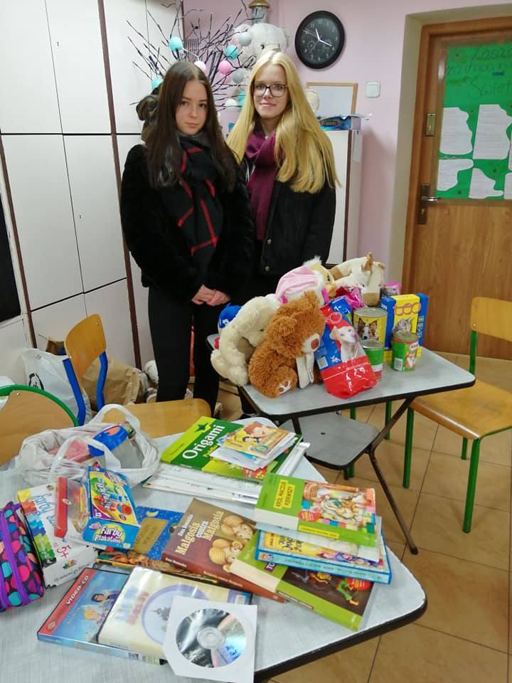 Udana akcja charytatywna SP nr 2 w Łowiczu na rzecz dzieci i zwierząt [ZDJĘCIA]