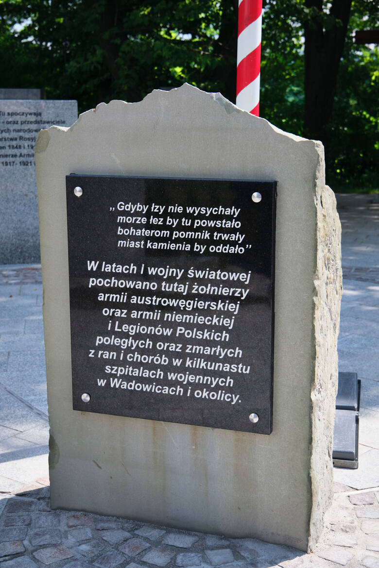 Tablice na Cmentarzu Narodów w Wadowicach