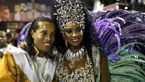 Samba i piłka. Karnawał w Rio łączy dwie największe pasje Brazylii [ZDJĘCIA]