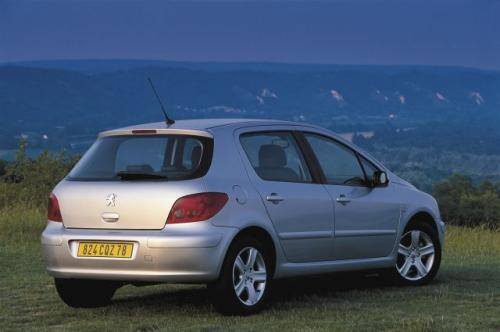 Fot. Peugeot: Dynamika Peugeota napędzanego silnikiem 1,4 l/88 KM jest zbliżona do Opla.