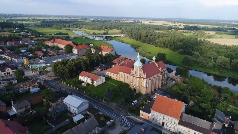 Widok na klasztor franciszkanów w Pyzdrach