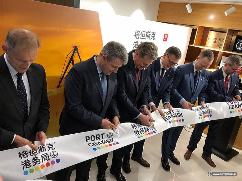 Gdański port otworzył swoje biuro w Szanghaju, jednym z głównych ośrodków portowych i przemysłowych Chin