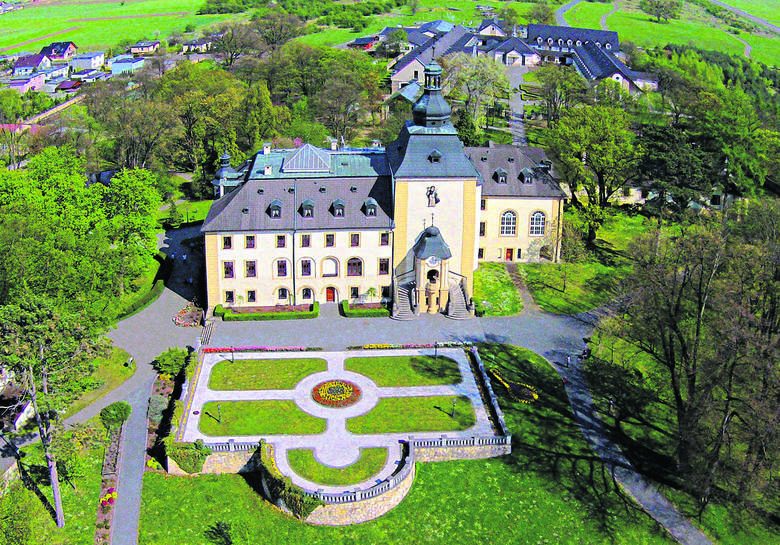 Pałac w Kamieniu Śląskim, rodowa siedziba Strachwitzów. Obecnie mieści się w nim sanktuarium św. Jacka, które cieszy się dużą sławą wśród turystów i pielgrzymów. <br /> 