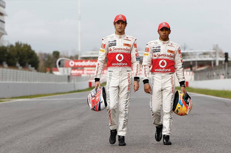 Button i Hamilton tym razem wystąpią w różnych teamachFot. ExxonMobil