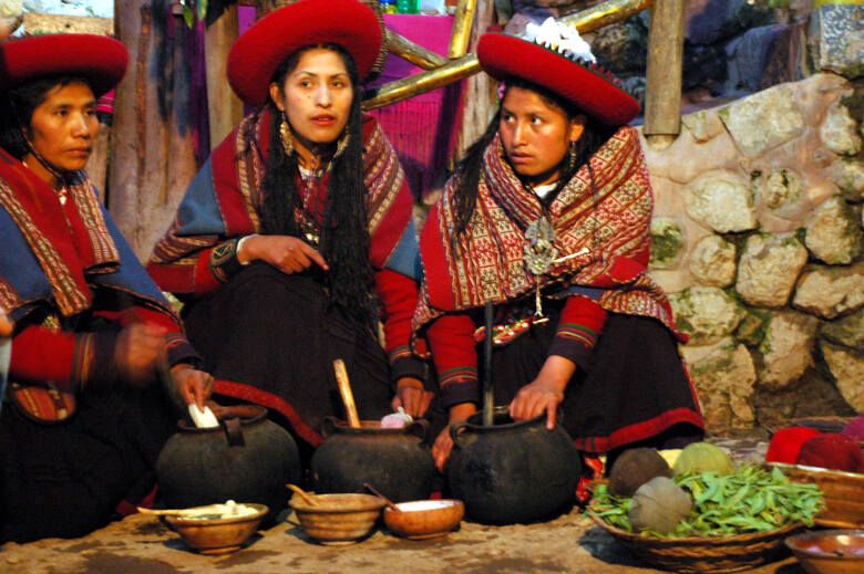 Mieszkanki Chinchero w tradycyjnych strojach