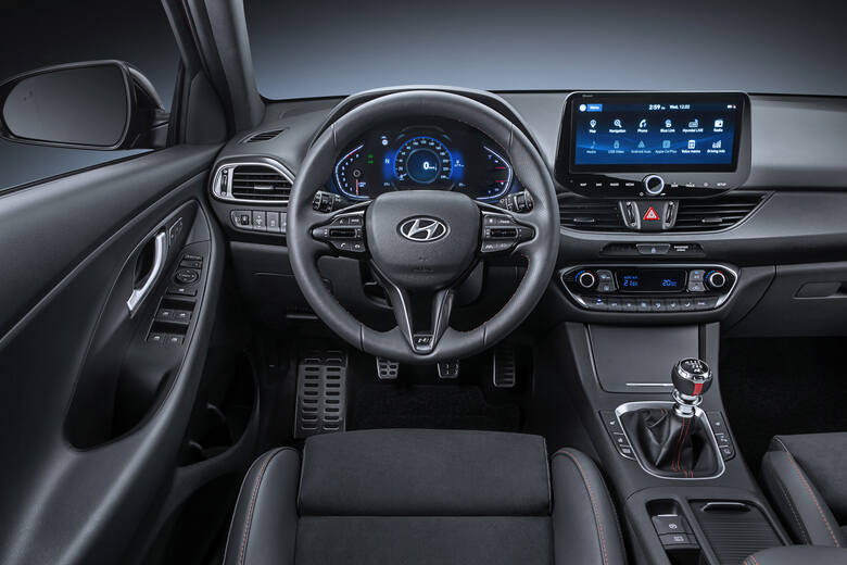 Hyundai i30 Bazową jednostka jest całkowicie nowy silnik benzynowy 1.5 MPi o mocy 110 KM, który współpracuje z sześciobiegową przekładnią manualną (6MT).Fot.