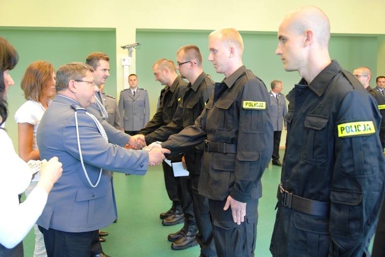 37 nowo przyjętych policjantów złożyło w Łodzi ślubowanie. 