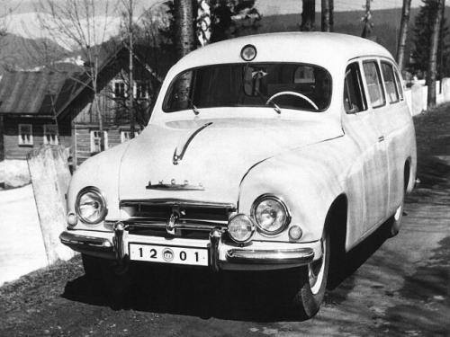 Fot. Skoda: Po wojnie modernizowano model Popular. W 1952 r. zaprezentowano model 1200 sedan z nadwoziem wykonanym całkowicie ze stali. Na zdjęciu karetka