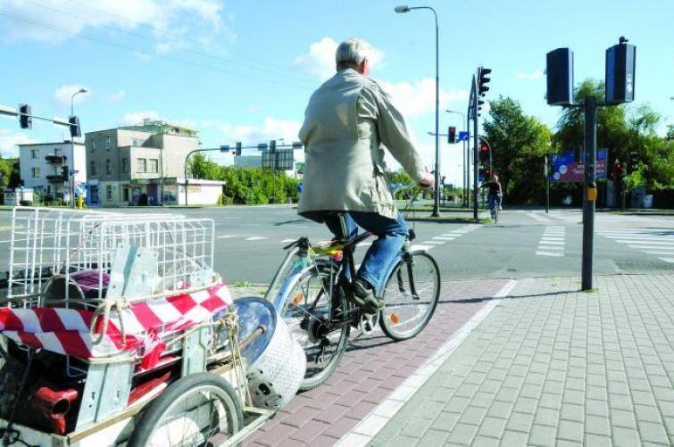 Czy rowerzysta będzie musiał się zawsze zatrzymywać przed przejazdami przez jezdnię?