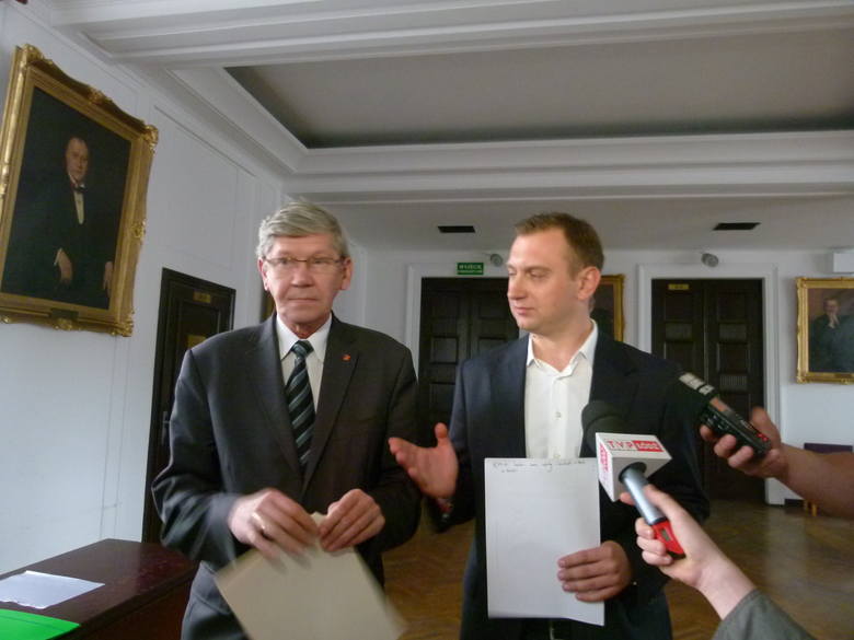 Radni SLD Władysław Skwarka i Tomasz Trela domagają się odwołania prezesa ŁSI.
