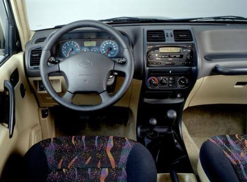 Fot. Nissan: Wnętrze auta jest dobrze wykończone, a kokpit czytelny.