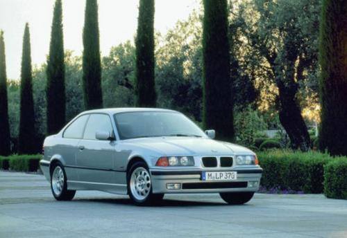 Fot. BMW: W 1992 r. rozpoczęto produkcję wersji coupe.