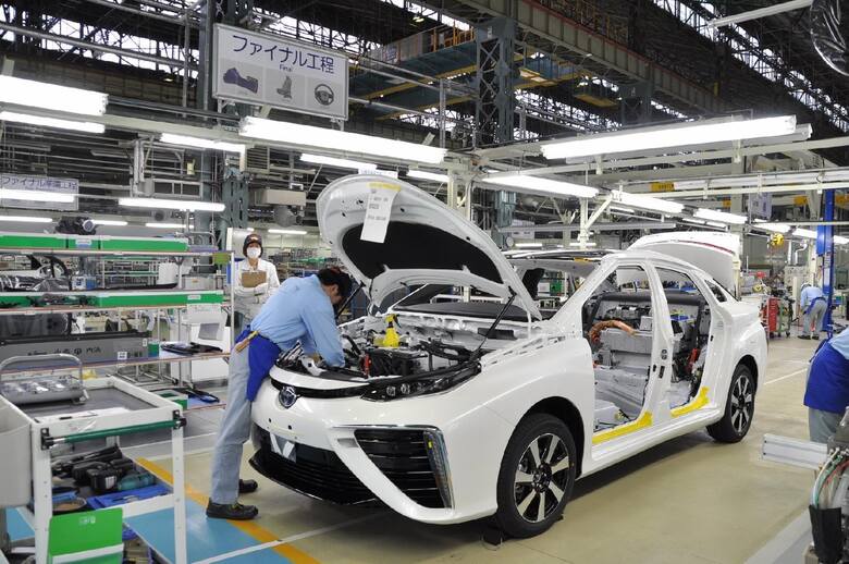Toyota Mirai Aby zmniejszyć koszty produkcji, Toyota zamierza zrewidować wszystkie elementy napędu na ogniwa paliwowe i ograniczyć liczbę czynności wykonywanych