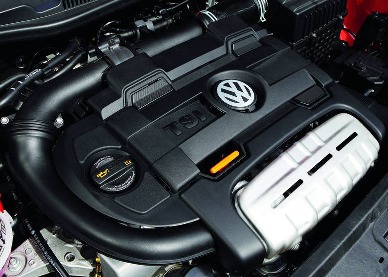 TSI oznacza silnik turbodoładowany, benzynowy, z bezpośrednim wtryskiem. Tę wydajną technologię wprowadziła grupa VW/Audi