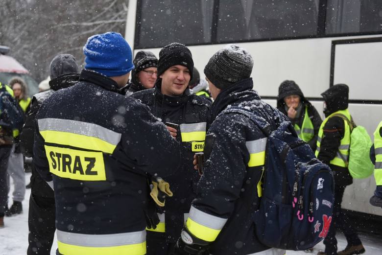 W sobotę grupa 85 ochotników zebrała się na przystanku autobusowym na Garbarach, gdzie urywa się ślad po Michale Rosiaku. 19-latek zaginął w Poznaniu w nocy z 17 na 18 stycznia. Grupa prowadzi poszukiwania na Cytadeli i wzdłuż Warty. Studenta poszukują też policjanci.<br /> <br /> [b]Czytaj...