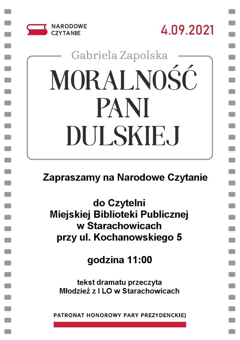 Plakat Narodowego Czytania „Moralności pani Dulskiej” w czytelni starachowickiej biblioteki.