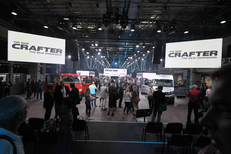 Dzisiaj w samo południe, we Frankfurcie nad Menem, odbyła się światowa premiera VW Craftera, który produkowany będzie pod Wrześnią