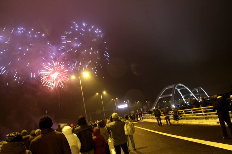Fajerwerki nad nowym mostem - tak wyglądało jego otwarcie w grudniu 2013 roku