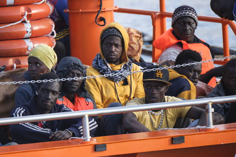 Włosi oskarżają Niemców o wspieranie przemytników migrantów.