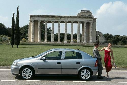 Fot. Opel: W segmencie aut kompaktowych najmniej kosztuje Opel Astra II napędzany silnikiem 1,7 l o mocy 75 KM – 57 800 zł.