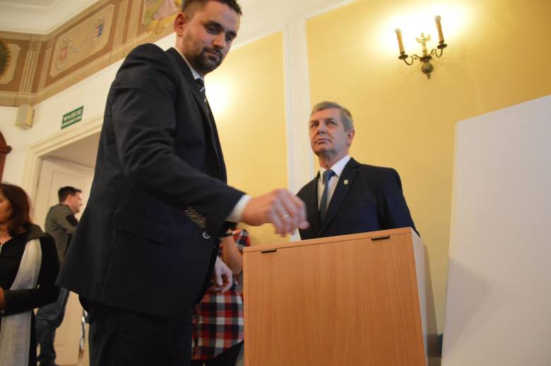 Burmistrz Łowicza oraz członkowie rady złożyli ślubowanie [ZDJĘCIA]