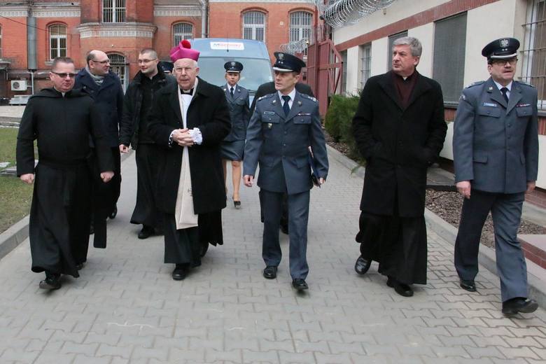 Ikona Matki Bożej i krzyż trafiły do aresztu śledczego w Międzyrzeczu. O ich symbolice opowiadał osadzonym tam mężczyznom ks. Mariusz Dudka z Zielonej Góry. 