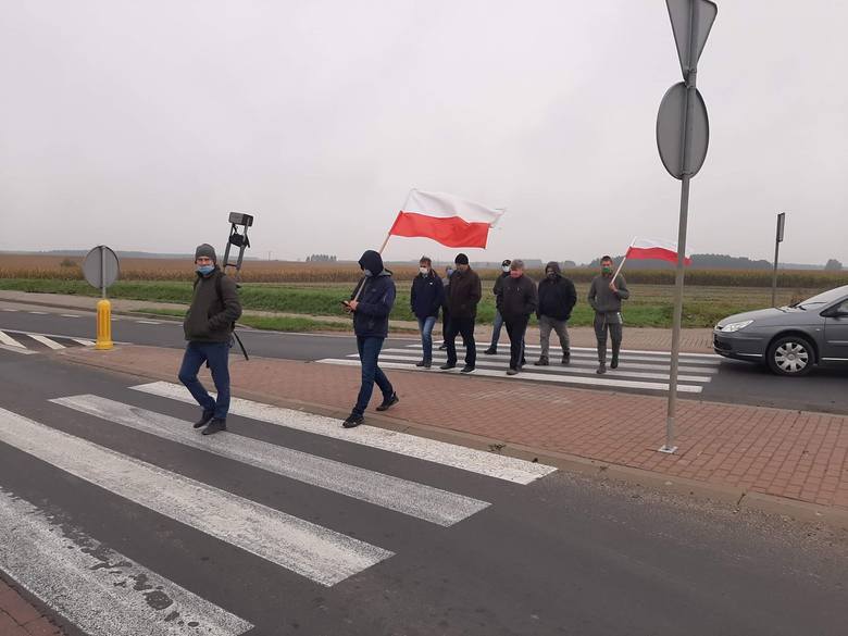 Protest rolników w Warszawie 13.10.2020 - zapis relacji. Protestujący pod Senatem [zdjęcia]