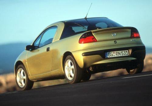 Fot. Opel: Przez cały okres produkcji oferowano tylko dla silniki benzynowe – 1,4 l i 1,6 l.
