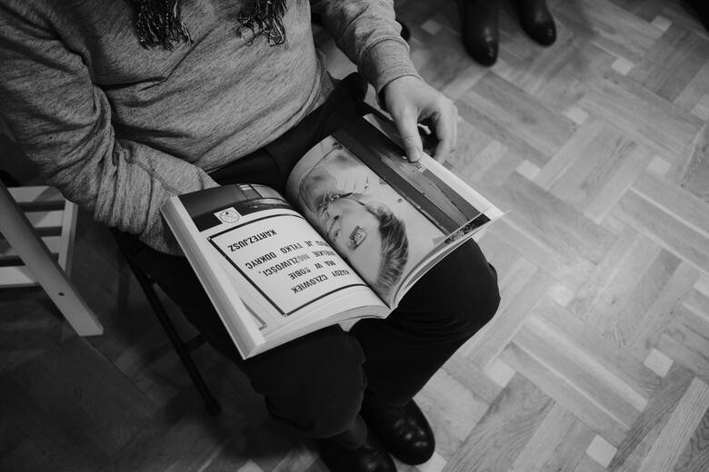 Praktyczny warsztat z #AnnaHartmanKsycinska na temat (między innymi) realizacji fotograficznego projektu międzypokoleniowego, skierowany (szczególnie)
