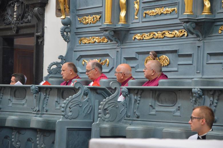 Prymas Polski odprawił w Łowiczu mszę z okazji 350. rocznicy rekonsekracji świątyni [ZDJĘCIA]
